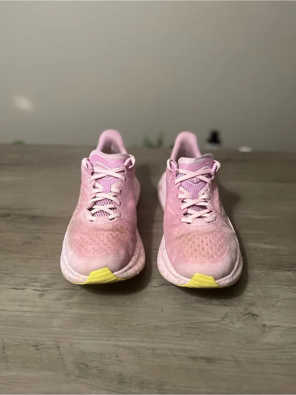 Hoka Mach 6 running Pink Twilight/Lemonade